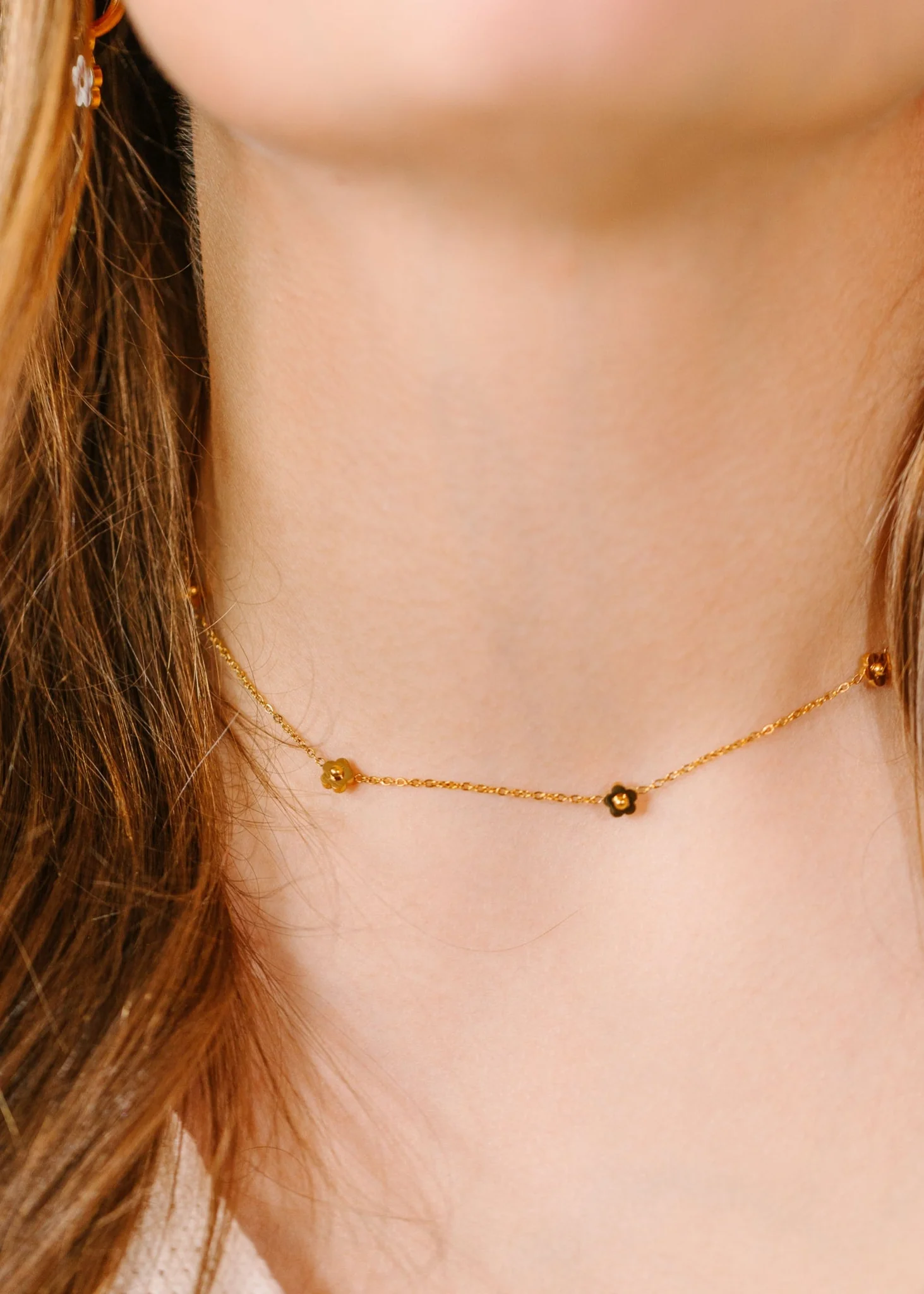 Classic Flower Necklace - Image 3