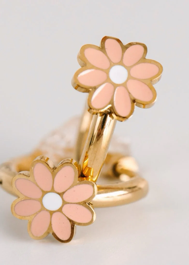 Peach Daisy Huggies - Image 2