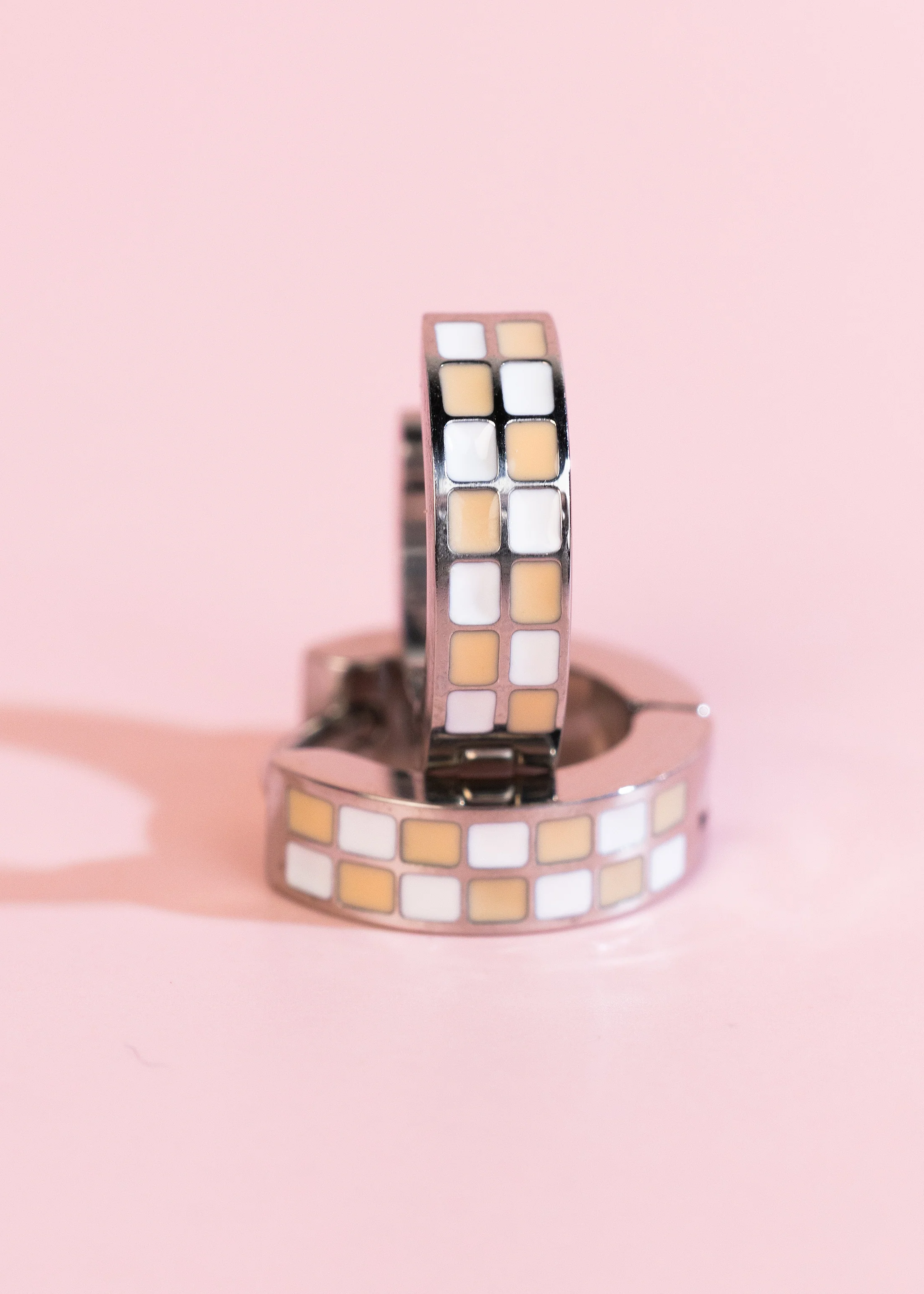 Silver Peach Checkered Huggies